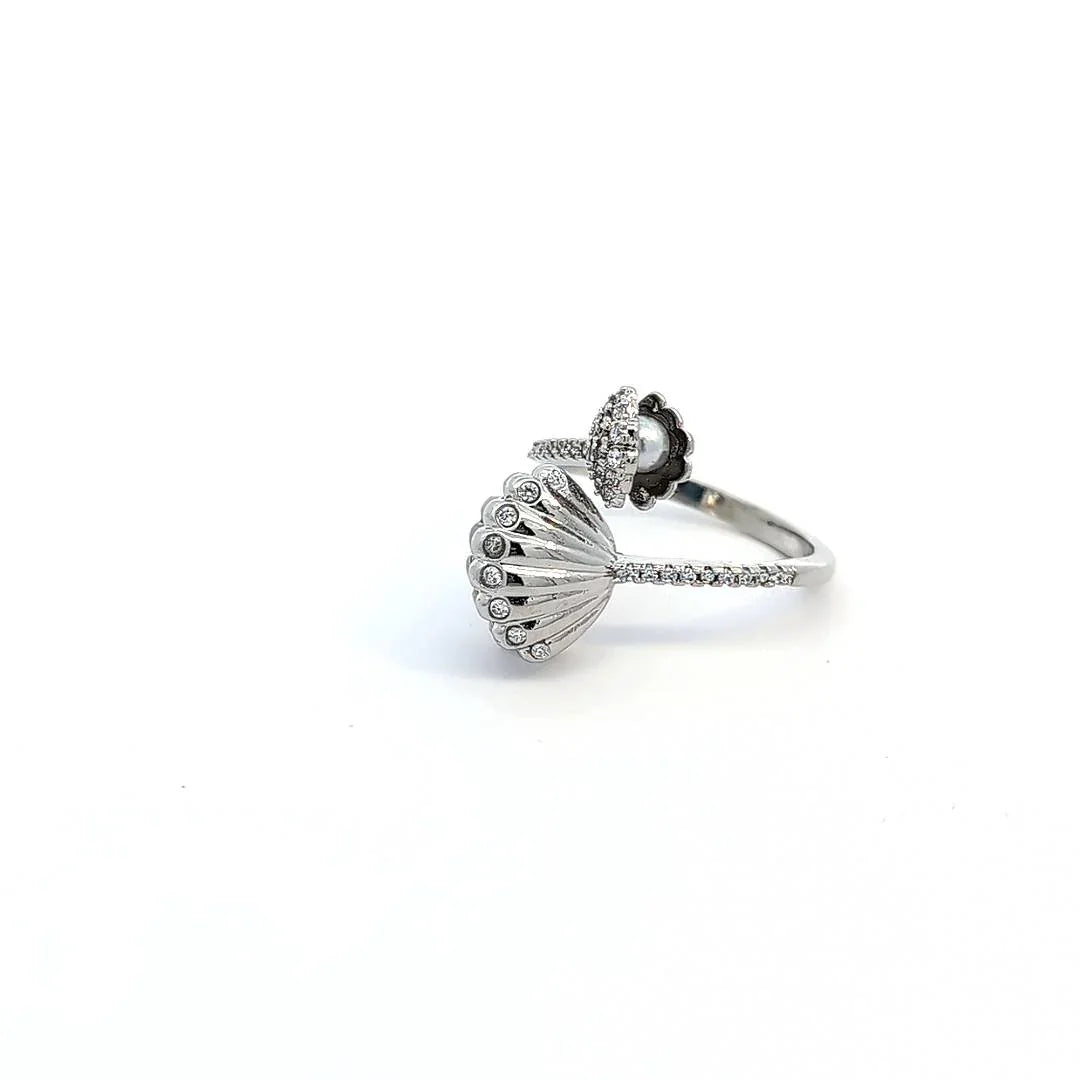 Ring met 2 schelpen en in iedere schelp een imitatie parel - Casa Jadel