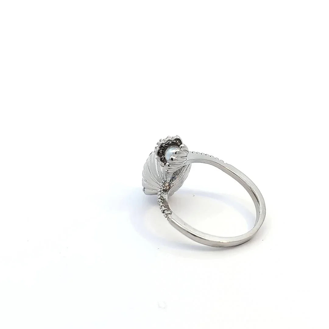 Ring met 2 schelpen en in iedere schelp een imitatie parel - Casa Jadel