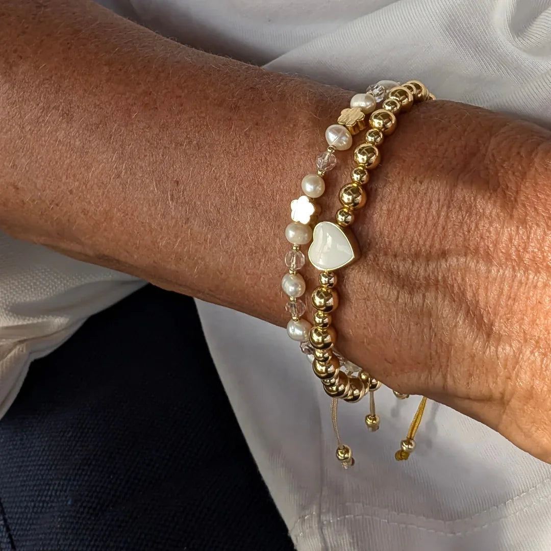Verstelbare armband met gouden bloemetjes kraaltjes en pareltjes - Casa Jadel