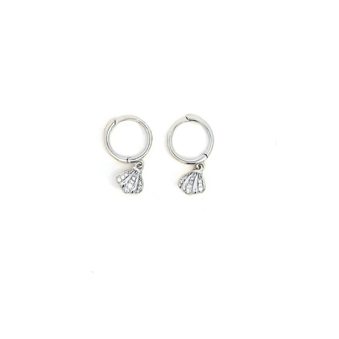 Kleine zilveren oorringetjes met een schelpje met strass - Casa Jadel