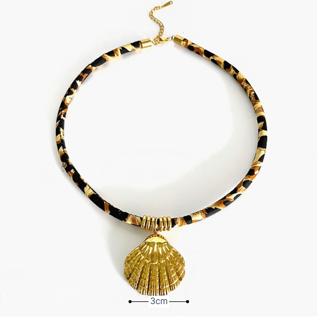 Panterprint ketting met statement schelp