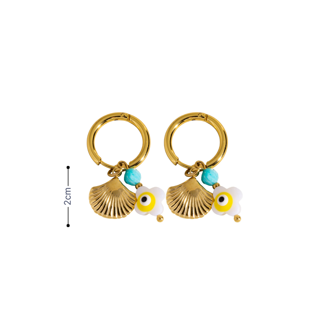 Gouden oorringetjes met schelp witte clover met geel oog