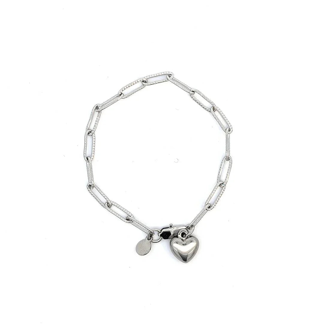 Schakel armband zilver met fijne ribbeltje met een hartjes bedel - Casa Jadel
