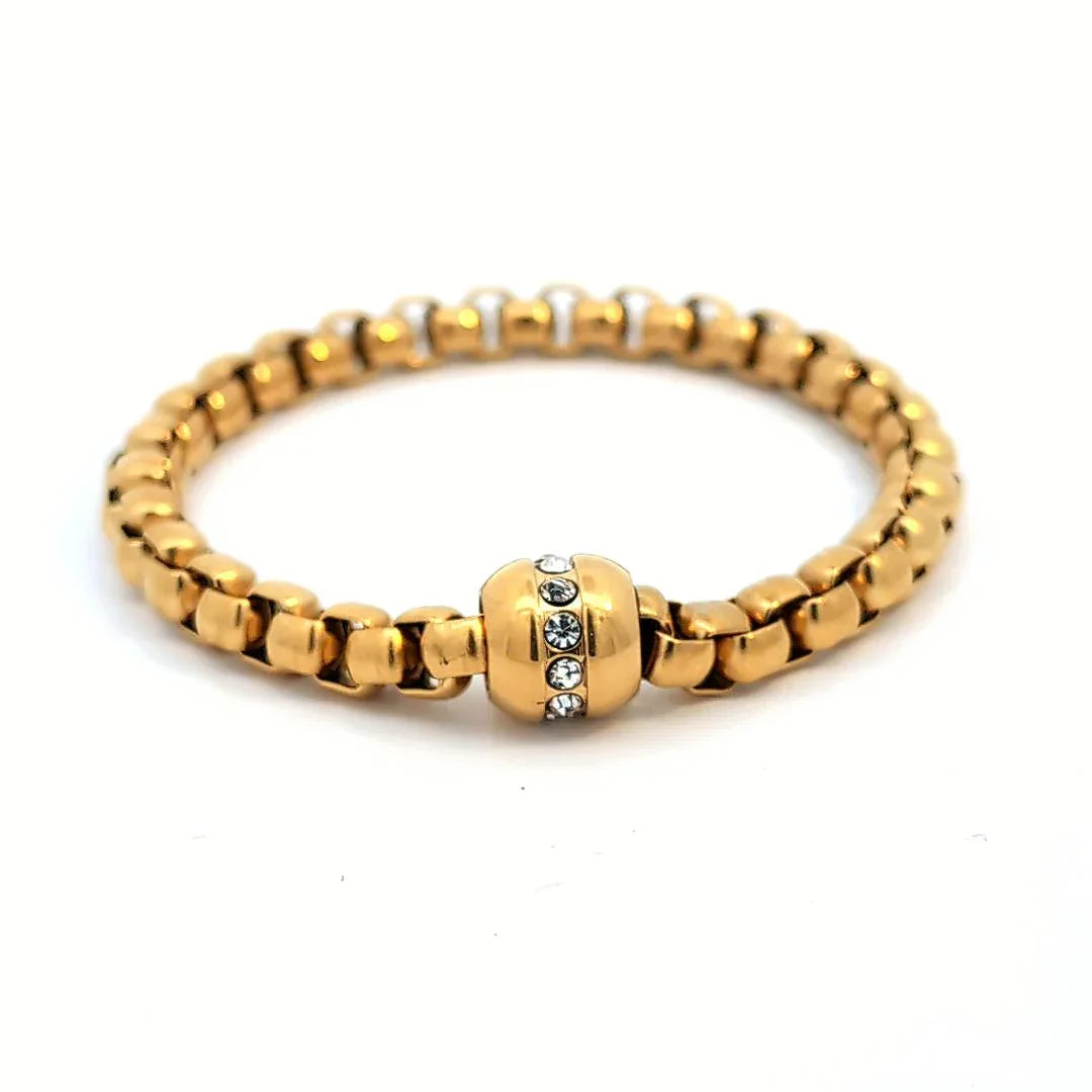 Stevige gouden schakelarmband met zirkonen ingelegde bedel - Casa Jadel