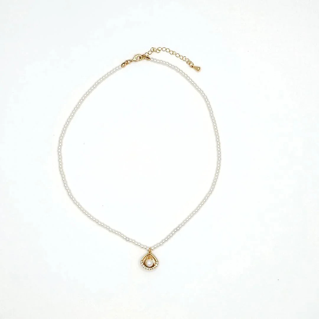 Parel ketting met schelp afgezet met strass en binnenin parel - Casa Jadel