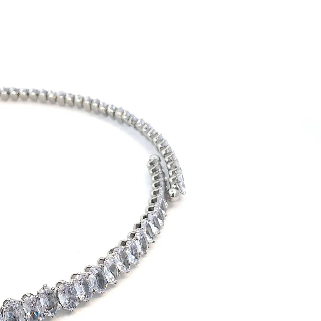 Choker zilveren ketting met ovaal vormige kristallen rondom - Casa Jadel