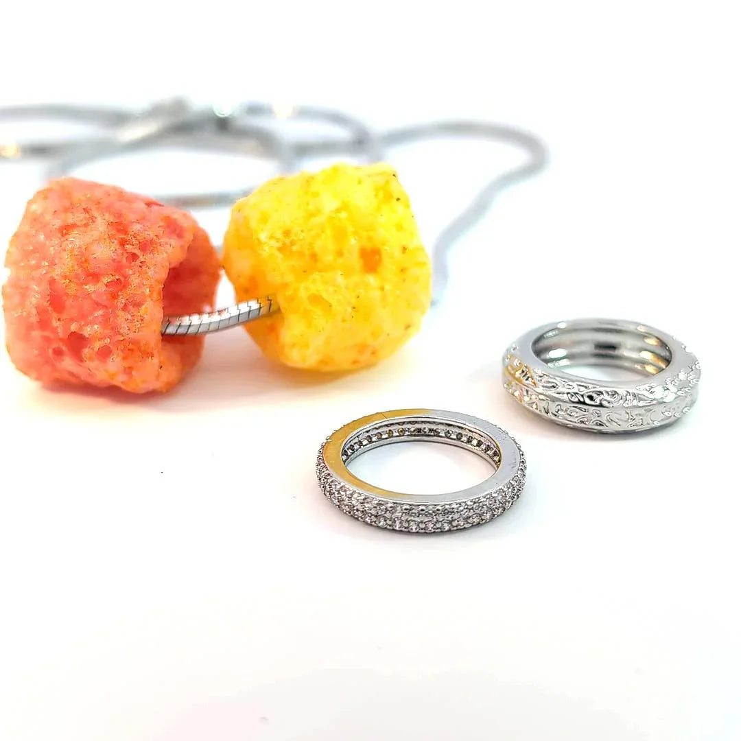 Dunne stevige ketting met 2 shiny ringen als bedel - Casa Jadel