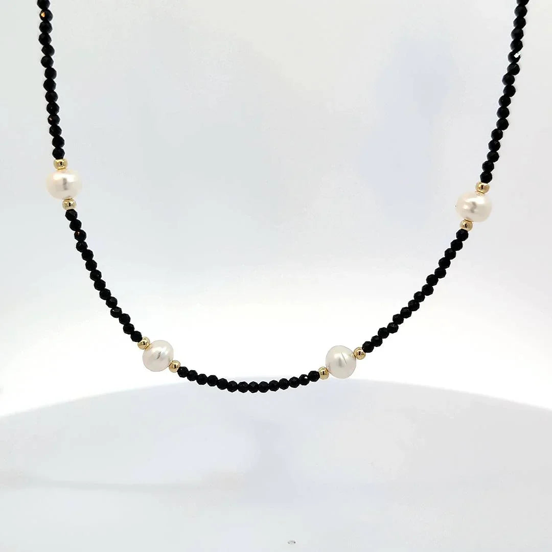 Zwarte kralenketting met 5 parels - Casa Jadel
