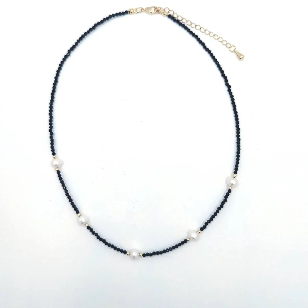 Zwarte kralenketting met 5 parels - Casa Jadel
