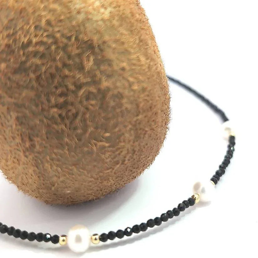 Zwarte kralenketting met 5 parels - Casa Jadel