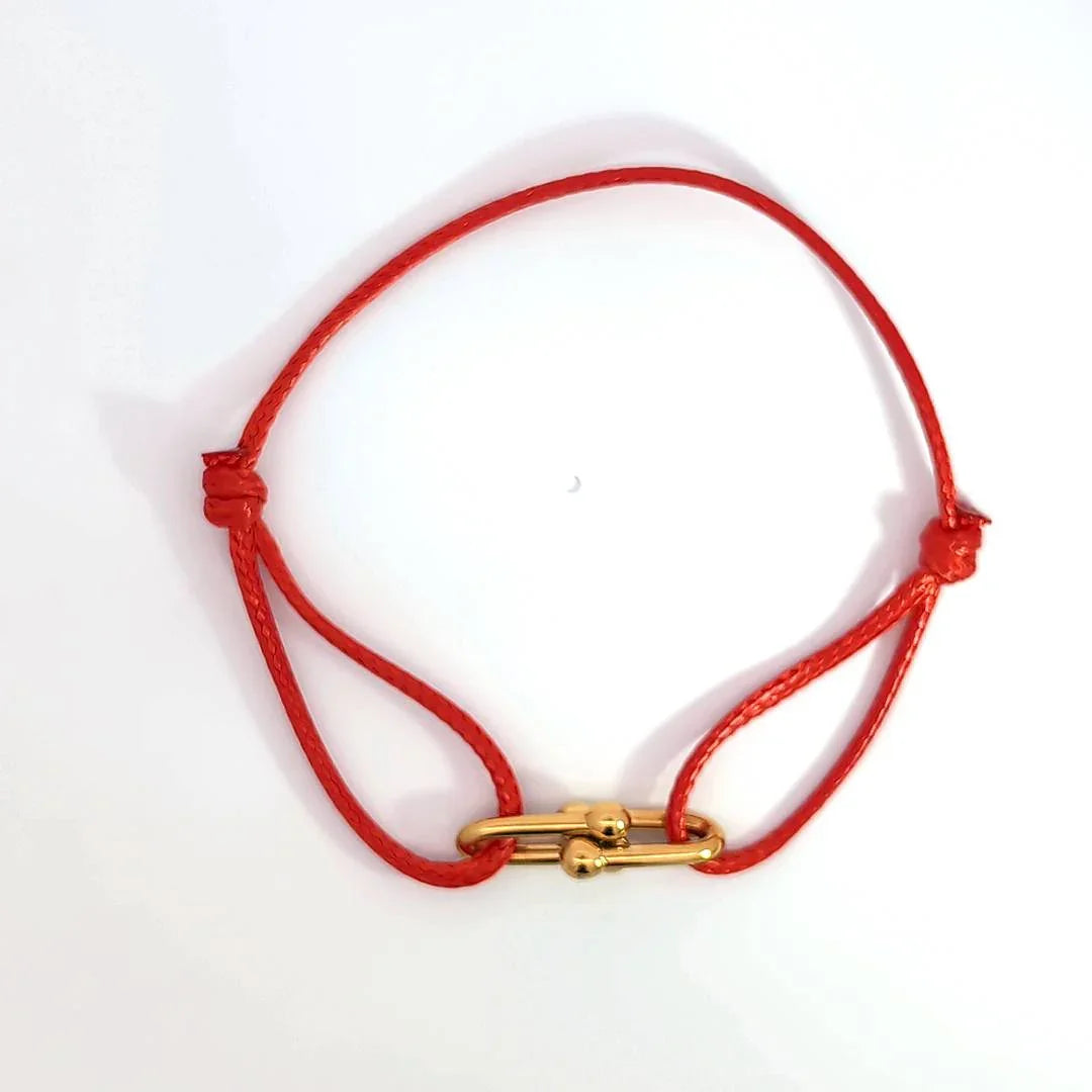 Rood koord armbandje met gouden dubbele bedels - Casa Jadel