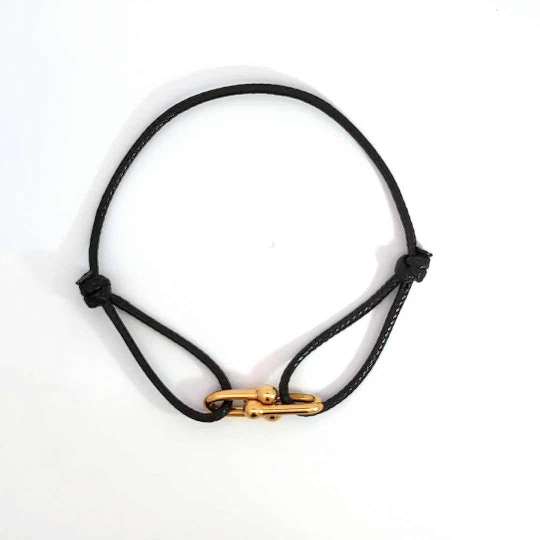 Zwart koord armbandje met gouden dubbele bedels - Casa Jadel