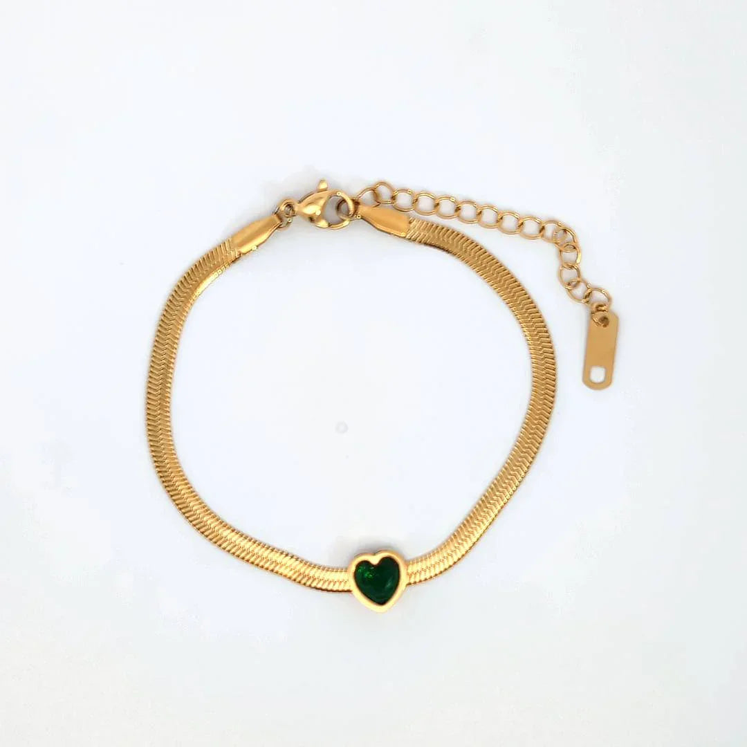 Platte slangen schakelarmband met smaragd groen hartje - Casa Jadel