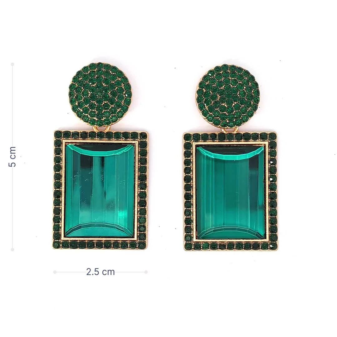 Oorknopjes met hanger een rond vlak en een spiegelde rechthoek afgezet met groene strass - Casa Jadel