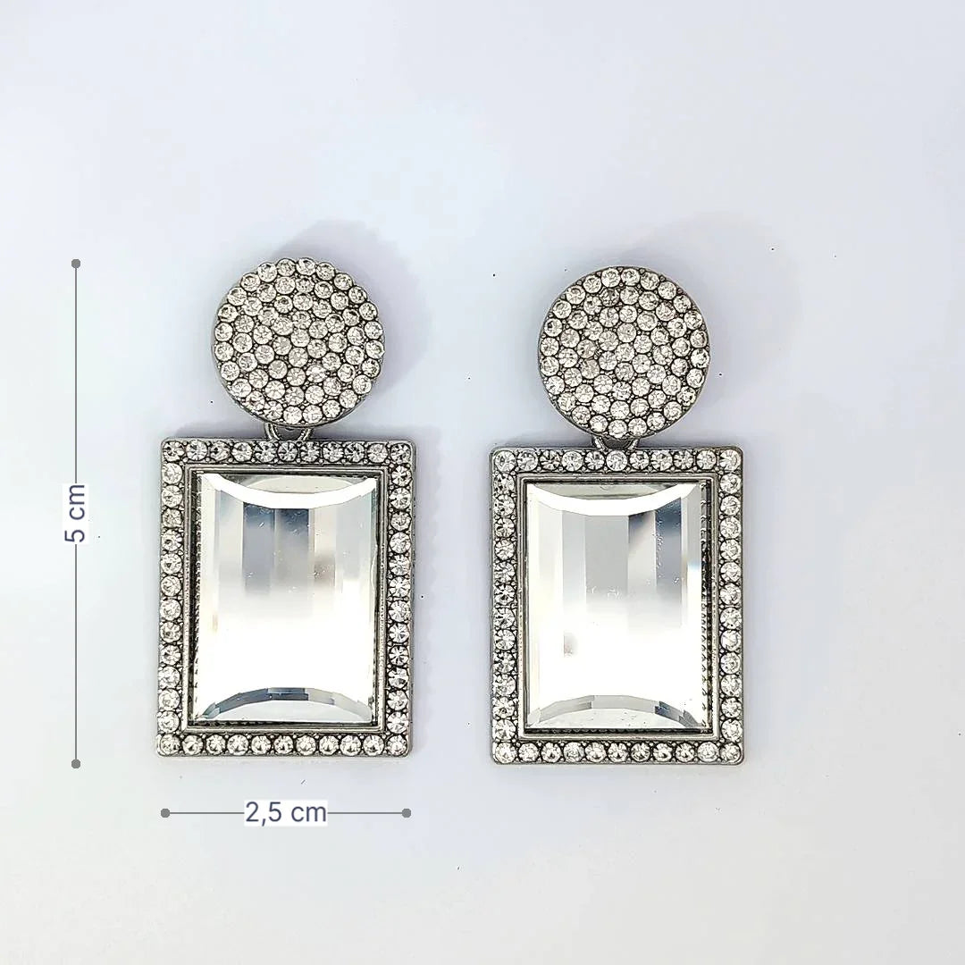Oorknopjes met hanger een rond vlak en een spiegelde rechthoek afgezet met strass - Casa Jadel