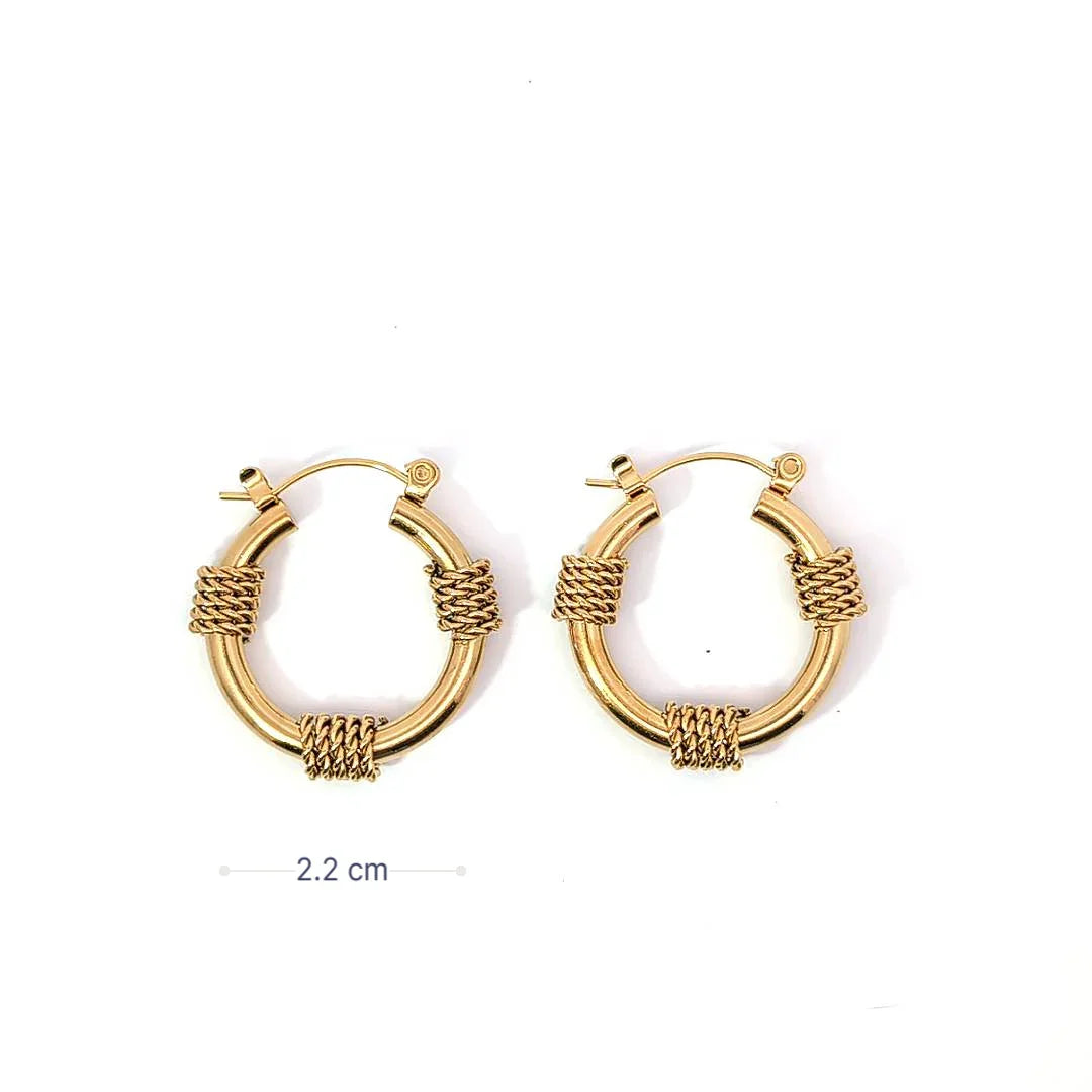 Gouden oorringen met 3 keer twisted draad - Casa Jadel