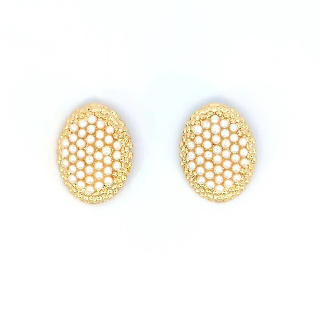 Oorknopjes ovaal met geribbeld goud en pareltjes bedekt - Casa Jadel