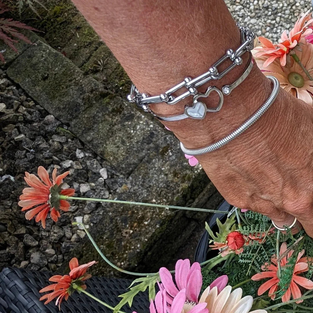 Bangle zilver met twee hartjes en een kristal - Casa Jadel