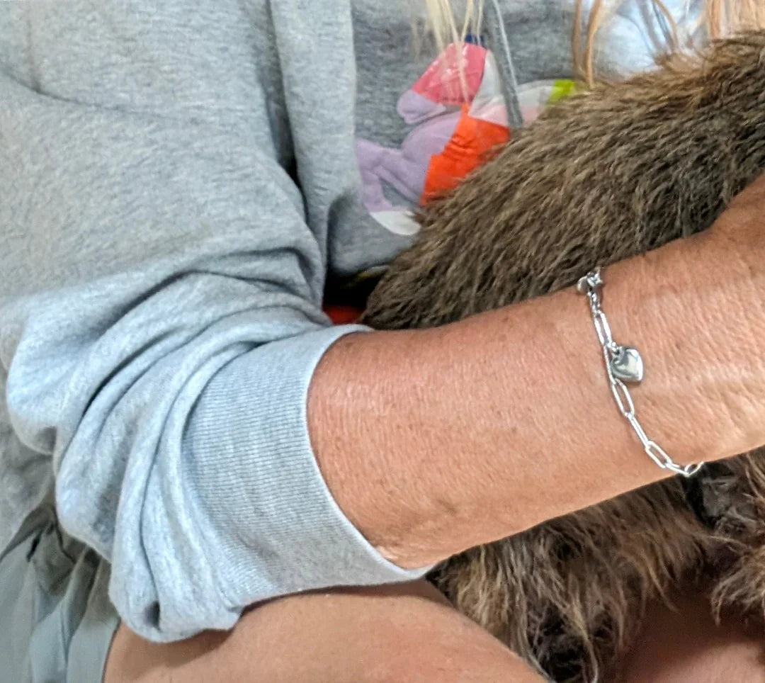 Schakel armband zilver met fijne ribbeltje met een hartjes bedel - Casa Jadel