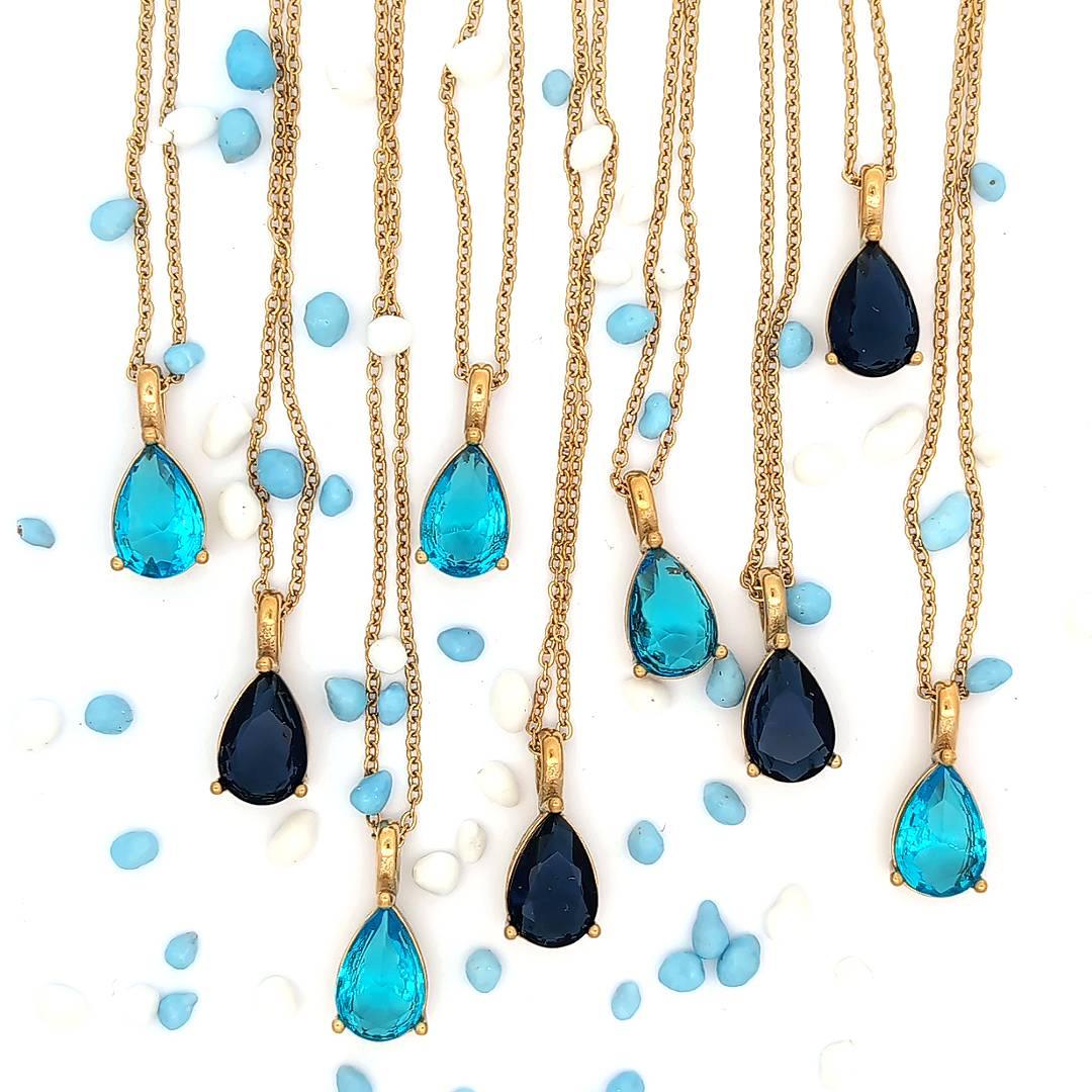 Gouden ketting met donker blauwe kristal druppel vormige bedel - Casa Jadel