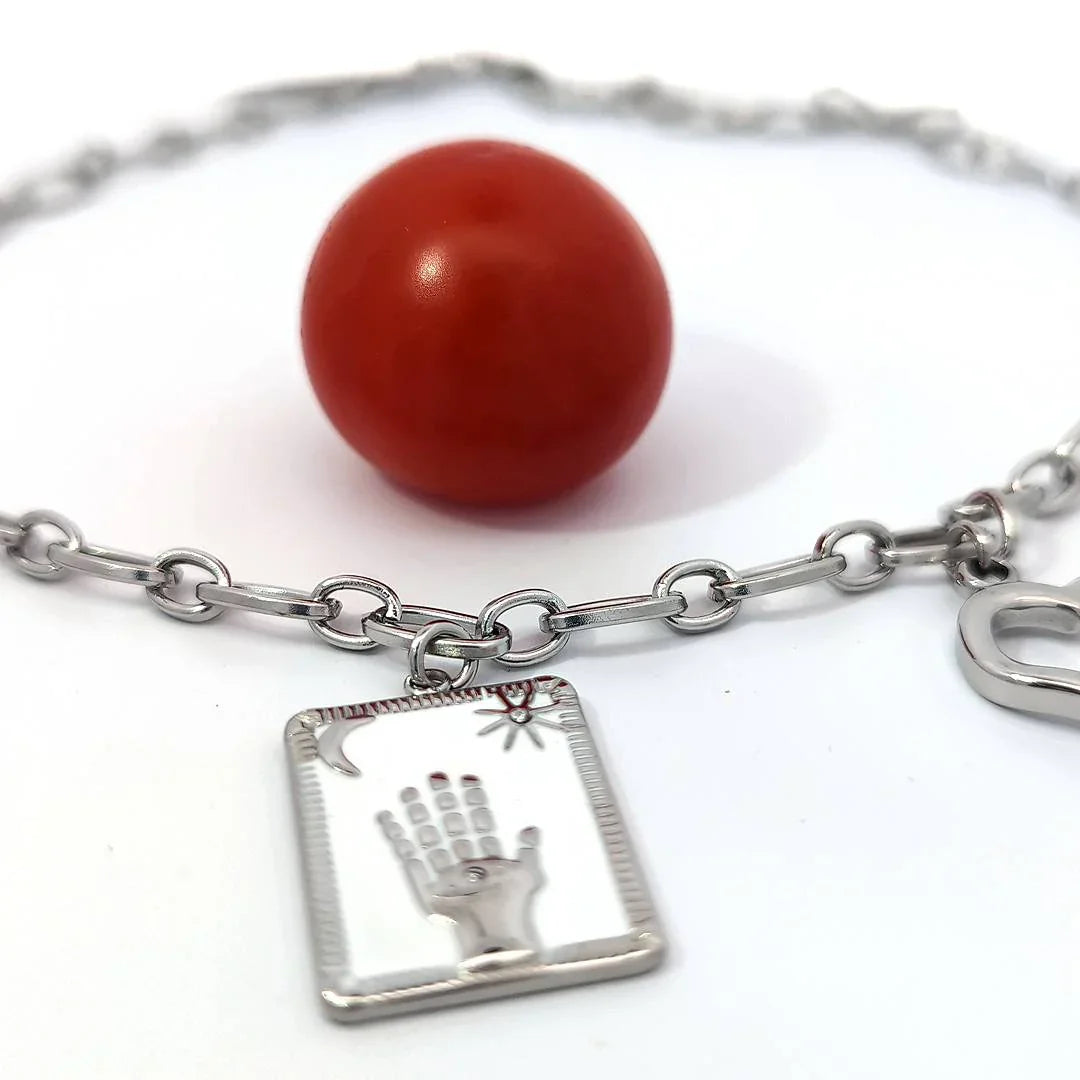 Schakel ketting zilver met 5 bedels witte raise your hand in het midden - Casa Jadel