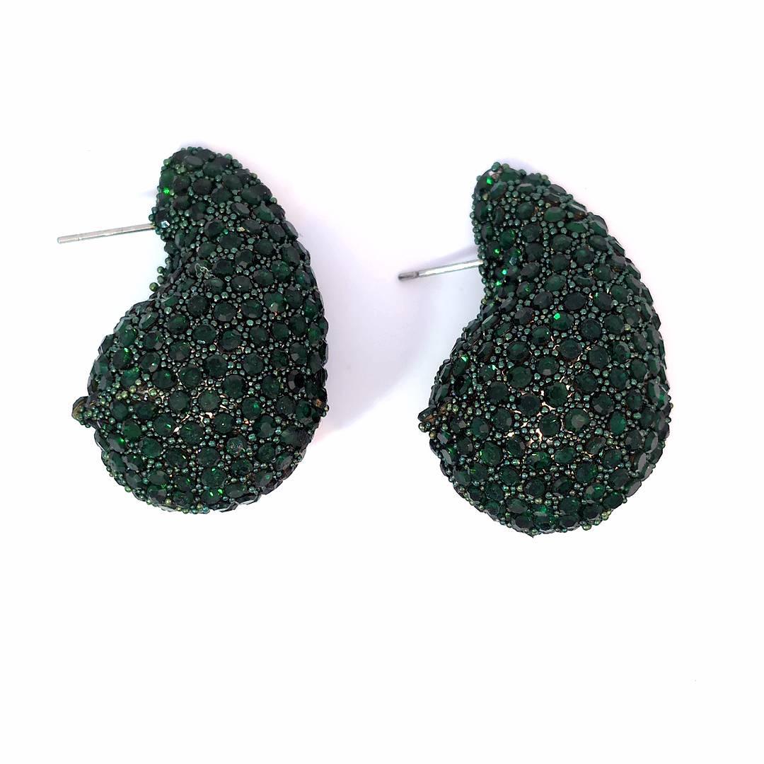 Druppel oorbellen met donker groene glitters allover - Casa Jadel