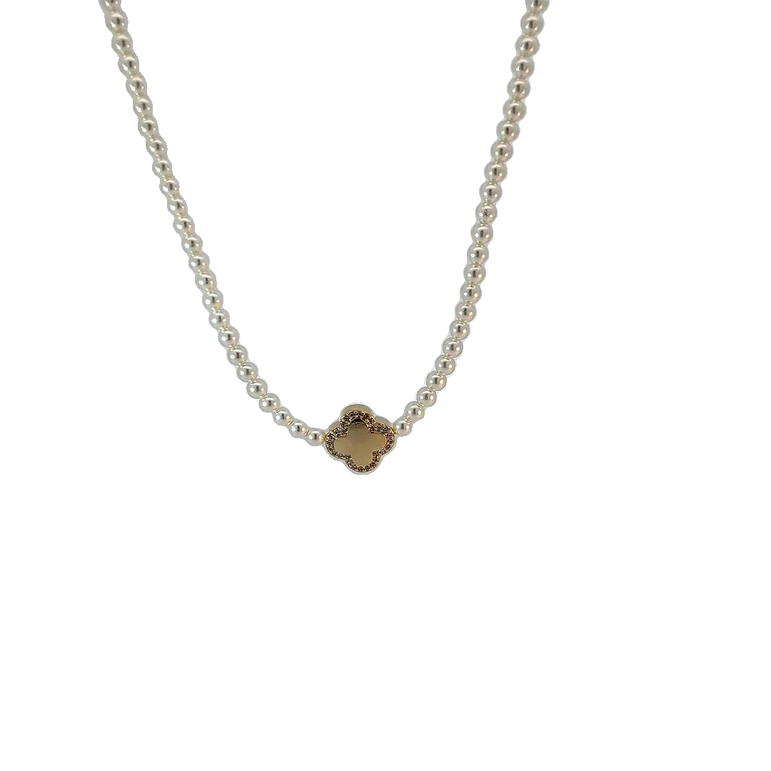 Parel kralen ketting met goudkleurige klaver hanger - Casa Jadel