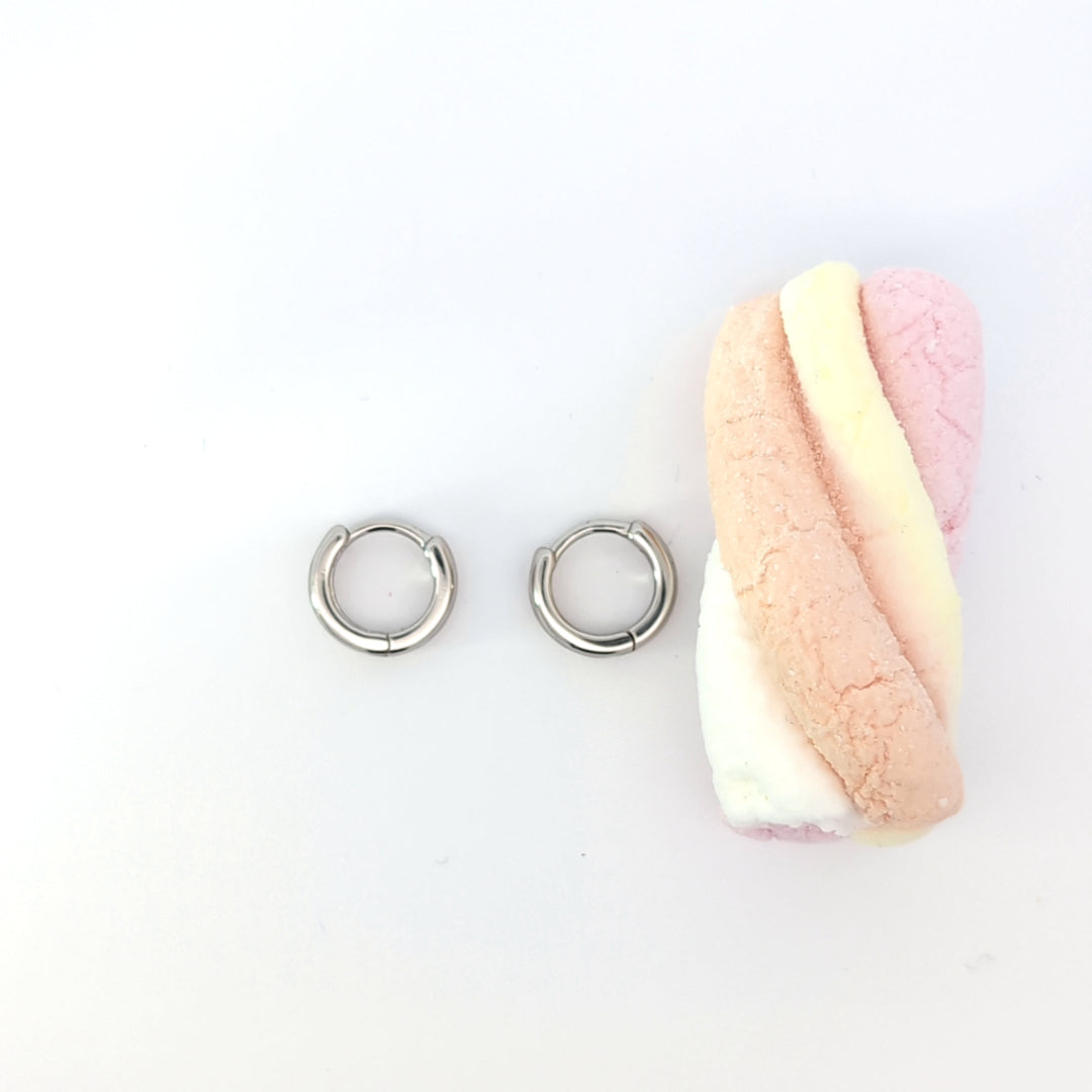 Zilveren mini oorringetjes