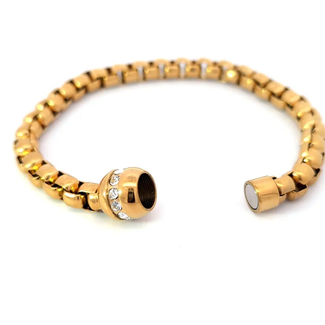 Stevige gouden schakel armband met zirkonen ingelegde bedel - Casa Jadel