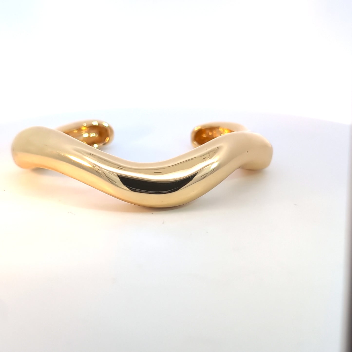 Open gouden bangle assymetrisch