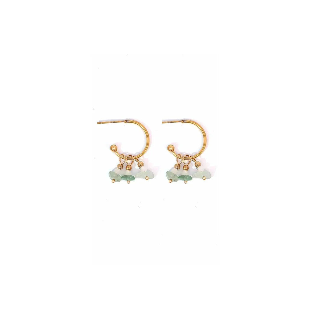 Open gouden oorringetje met 3 hangertjes met groen turquoise - Casa Jadel