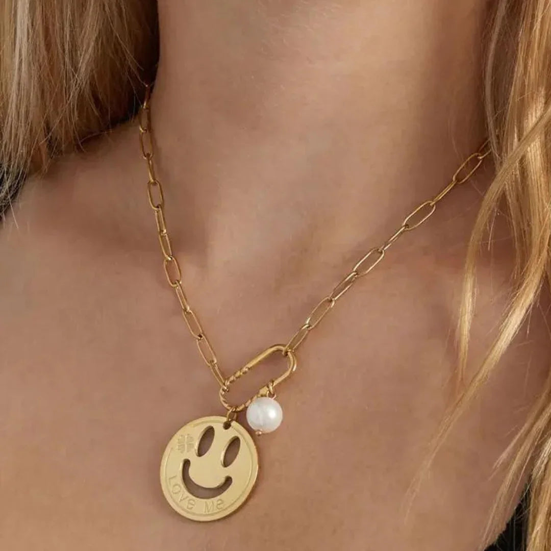 Ketting goud met Smile hanger en een parel - Casa Jadel