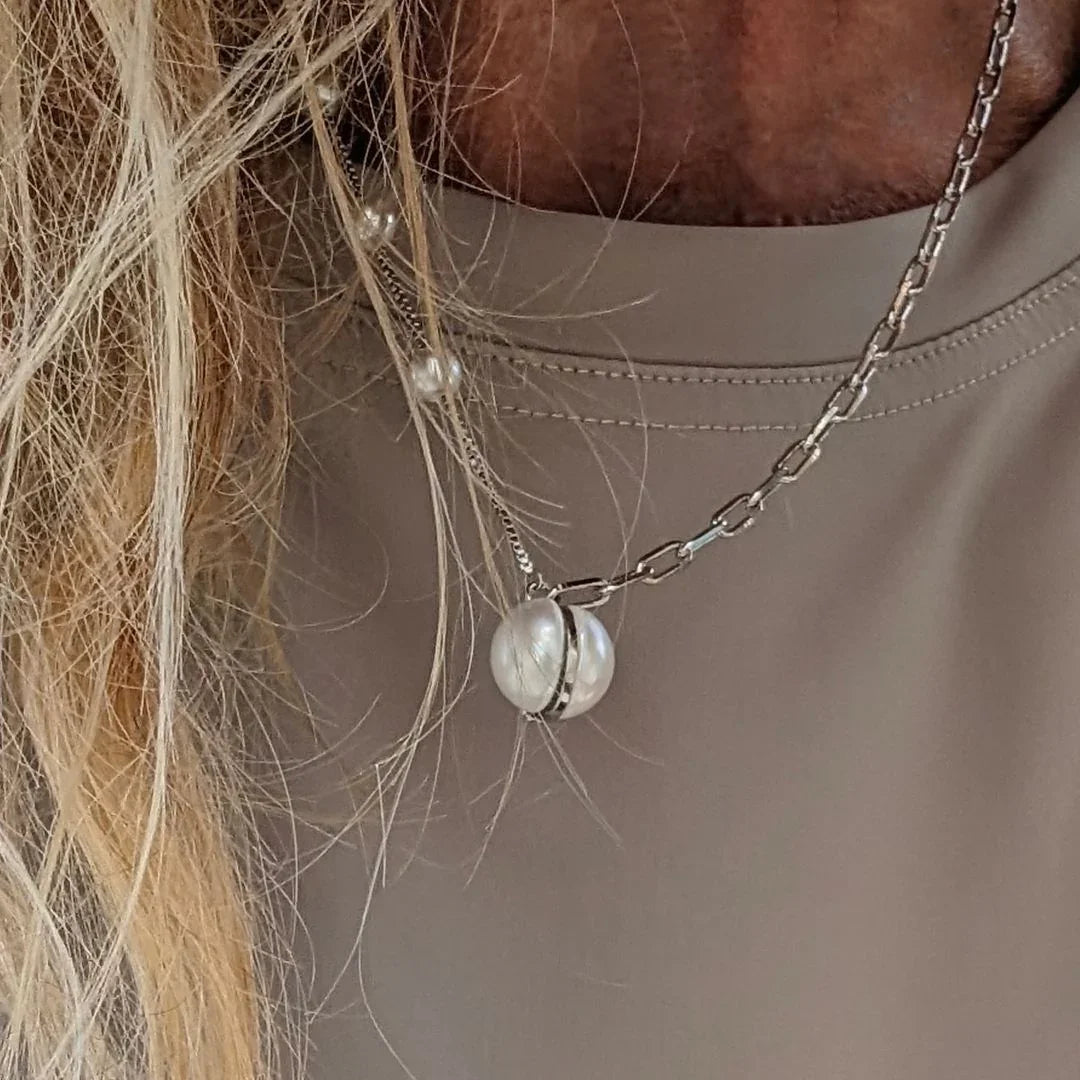 Combi zilveren ketting met fijne en grote schakels met parels en een parel hanger - Casa Jadel