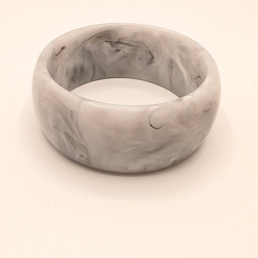 Grijs gemarmerde bangle armband