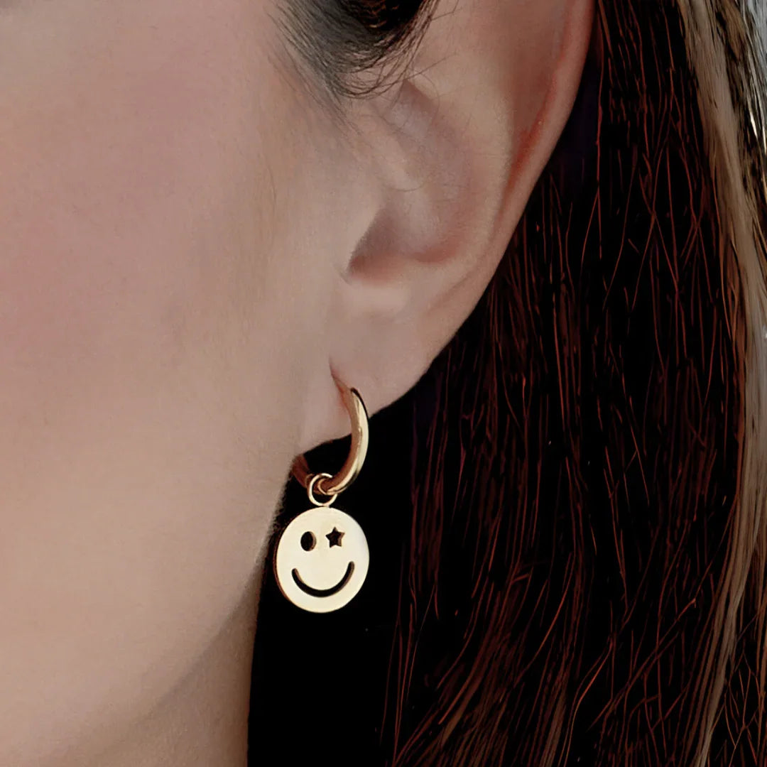 Gouden smiley oorringetjes - Casa Jadel