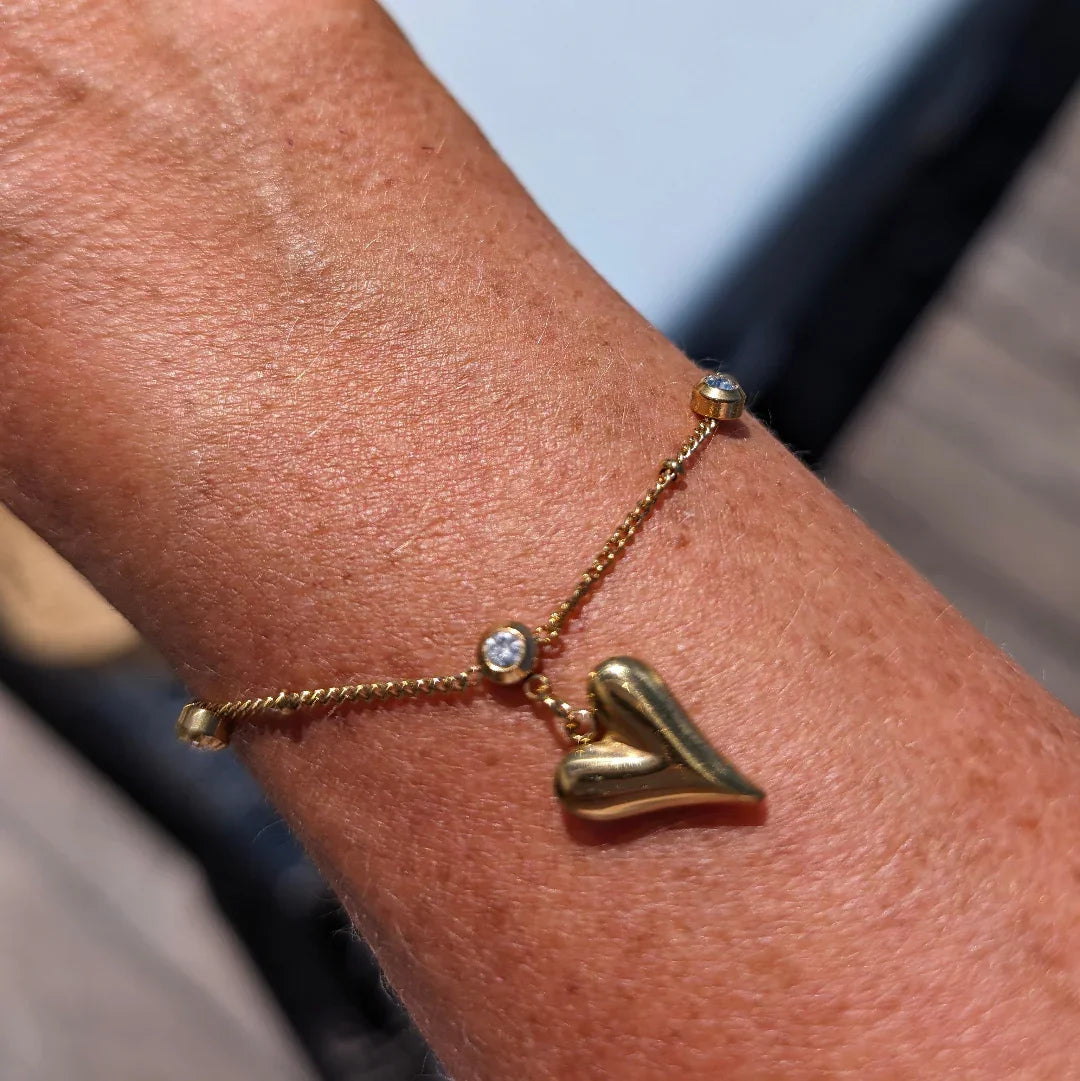 Gouden armband met 3 kristallen en een gouden bedel hart - Casa Jadel