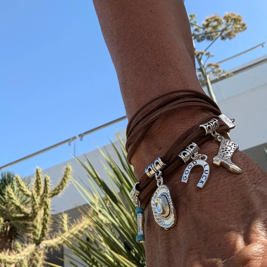 Suede 4 dubbele western bruine armband met bedels - Casa Jadel