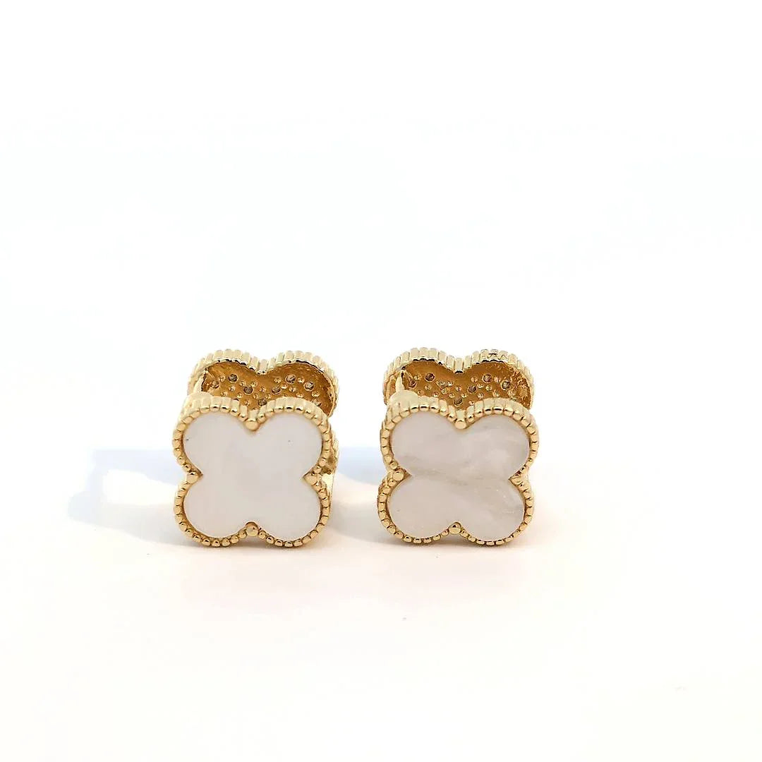 Clover oorknopjes goud met wit andere kant met kleine witte kristallen - Casa Jadel