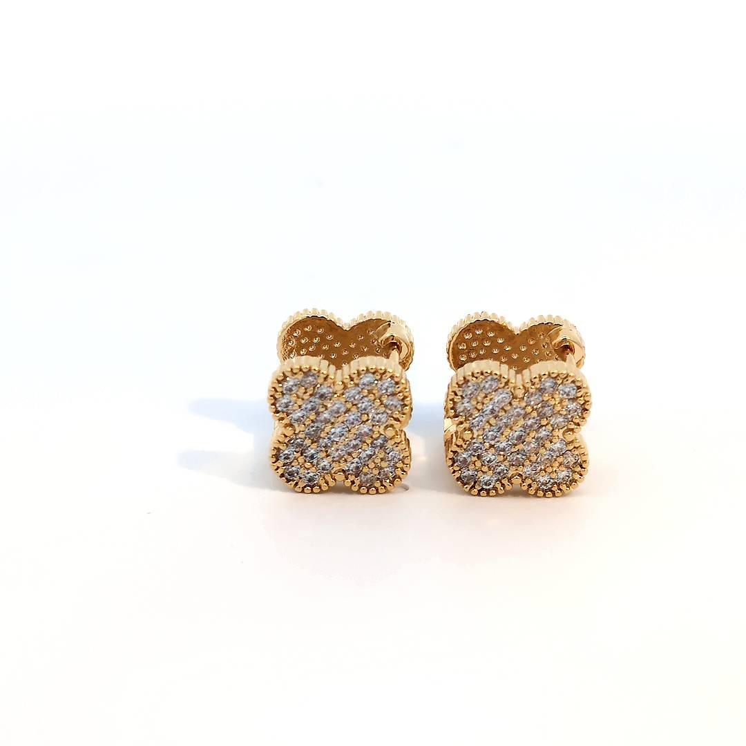 Clover oorknopjes goud met zwart andere kant met kleine witte kristallen - Casa Jadel