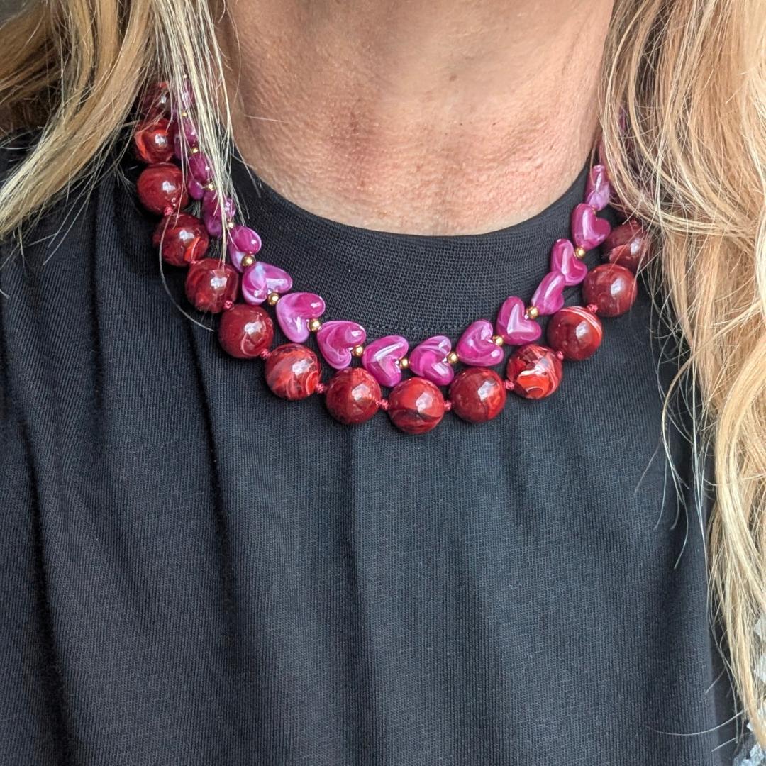 Donkr rood en roze hartjes kralen ketting