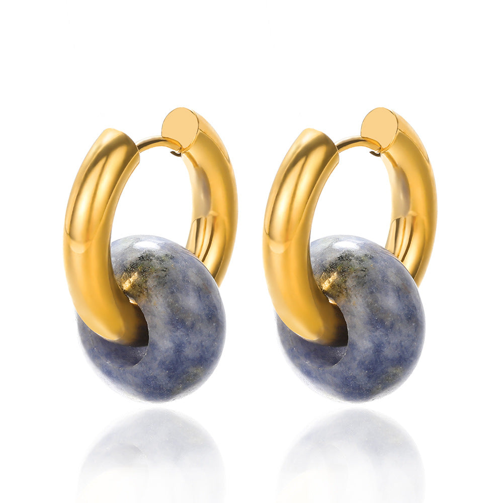 Gouden oorringen met blauwe natuursteen donut