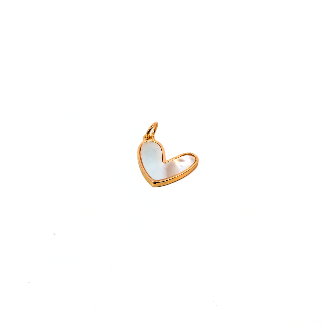 Goudkleurige hart bedel met parelmoer detail
