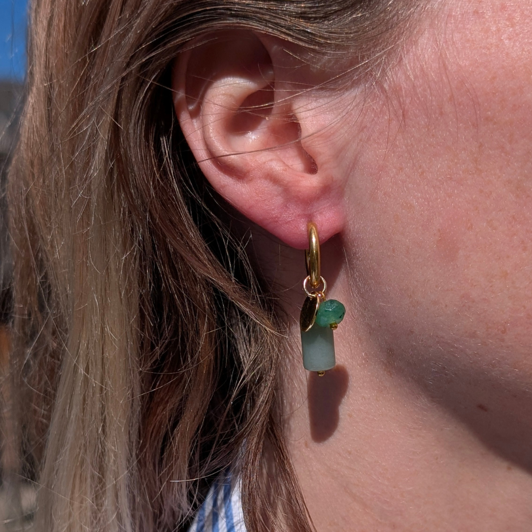 Oorringetje met groene bedels