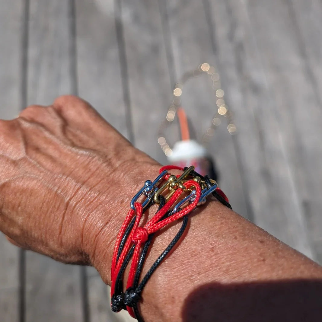 Zwart koord armbandje met zilveren dubbele bedels - Casa Jadel