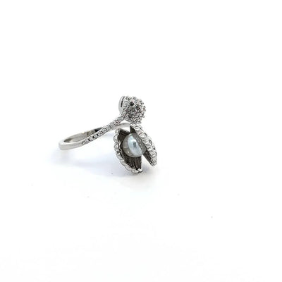 Ring met 2 schelpen en in iedere schelp een imitatie parel