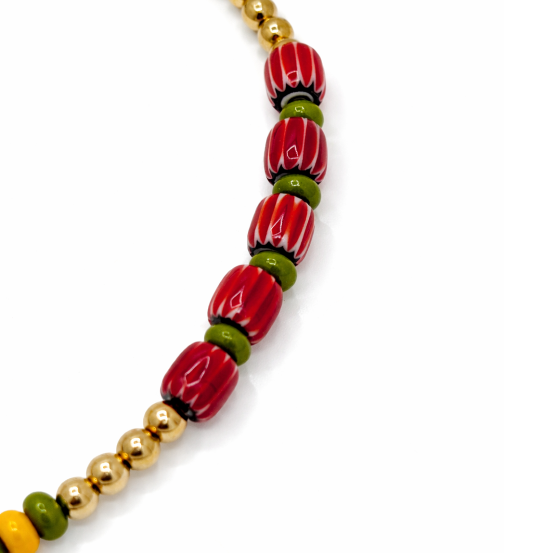Kralenketting met vis bedel | rood goud groen Ibiza ketting