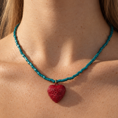 Turquoise squared kralenketting met vintage hart