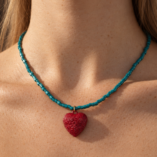 Turquoise squared kralenketting met vintage hart
