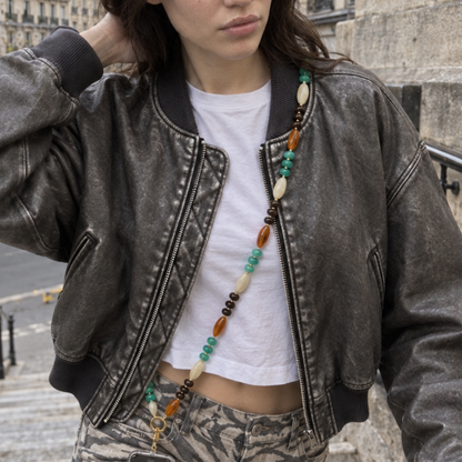 Lange kralenketting met groene en amberkleurige kralen, streetstyle look - Casa Jadel