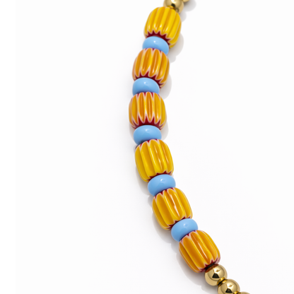 Gele kralenketting met vis bedel – pastel Ibiza ketting dames